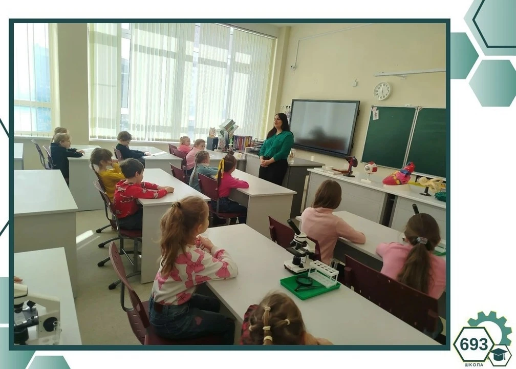 ⚙️Школа гостеприимная⚙️  🧬🌿Встреча с дошколятами в кабинете биологии  ✨В нашей школе прошло профорие