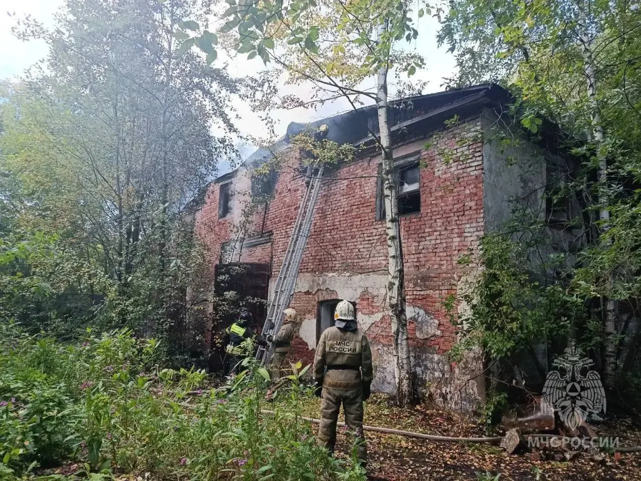 ❗В Кирове зарегистрированы 2 пожара в заброшенных зданиях