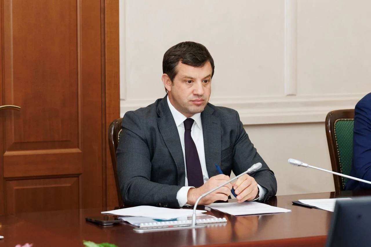 Председатель Правительства КЧР Мурат Аргунов провел совещание по повышению эффективност...