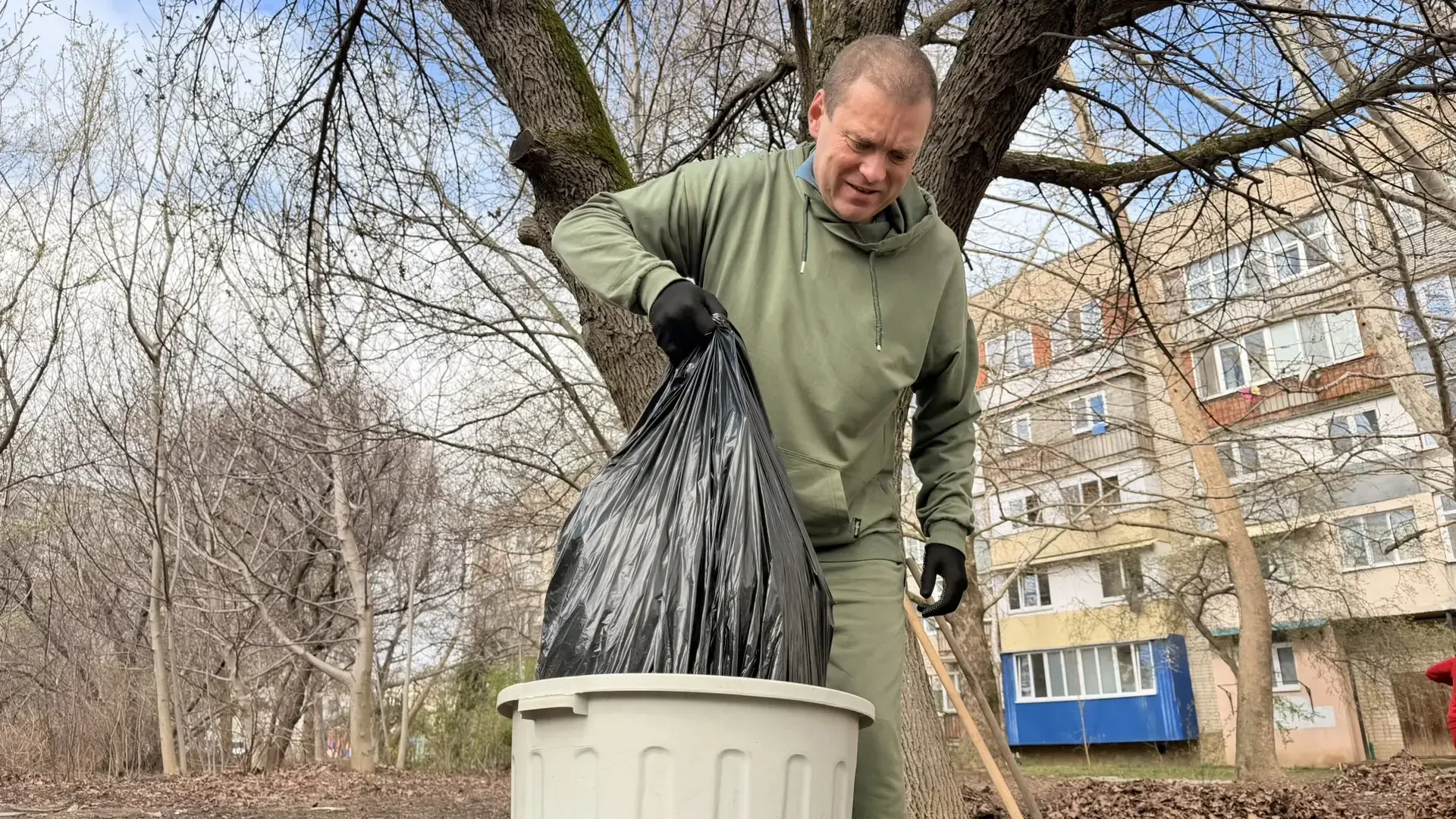 Уже сегодня! Анапа вышла на Всекубанский субботник 🔥  Муниципальные служащие и сотрудники предприяти