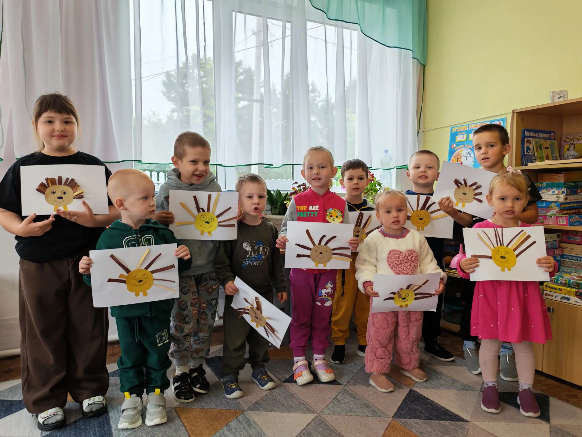 Аппликация - одно из самых любимых занятий в нашей группе.  Вот мы решили сделать смешн...