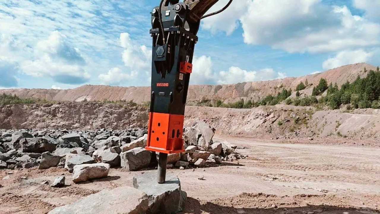 Мембранный гидромолот HammerMaster HM550 – навесное оборудование, предназначенное для м...
