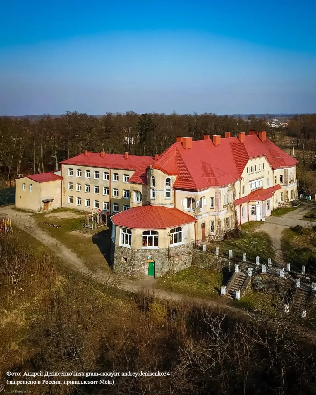 🎒 Замок Лаукен XIII века, в котором сейчас…  ведутся уроки