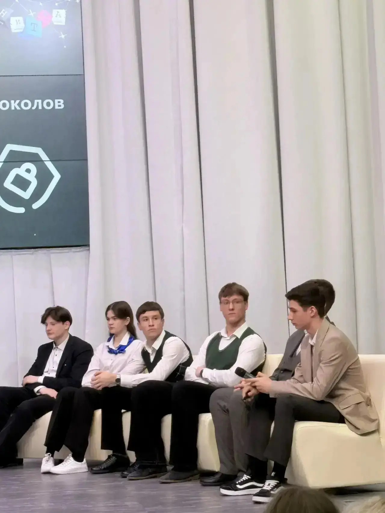 👍День науки   12 февраля представители школьного научного общества «Успех» с руководителем Е. С. Лит