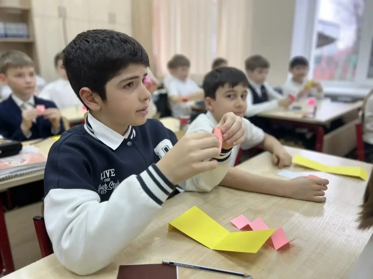 🌸В  нашей школе прошли замечательные классные часы , посвящённый Международному женскому дню.  ☀️Реб