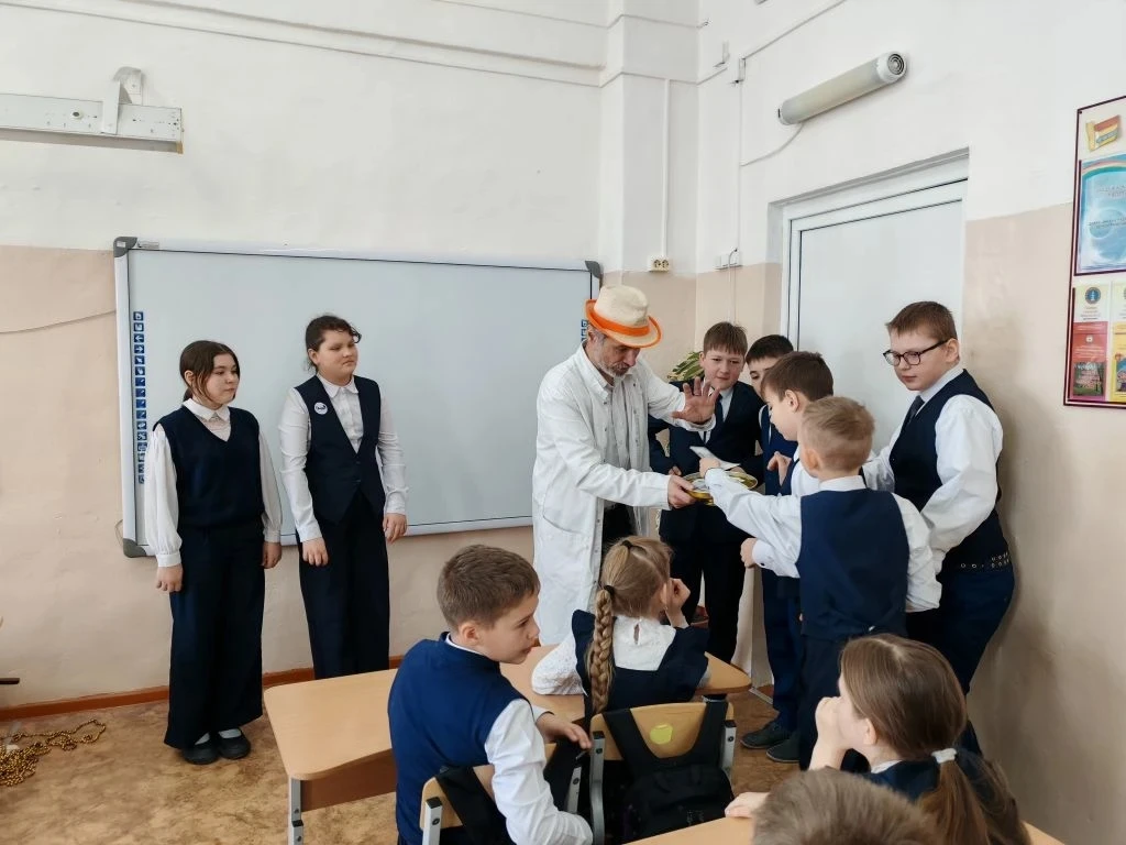 ВОЛШЕБСТВО ДЕТЯМ: как фокусник подарил детям  4 «Б» праздник.  💫 Каждый ребенок любит чудеса и превр