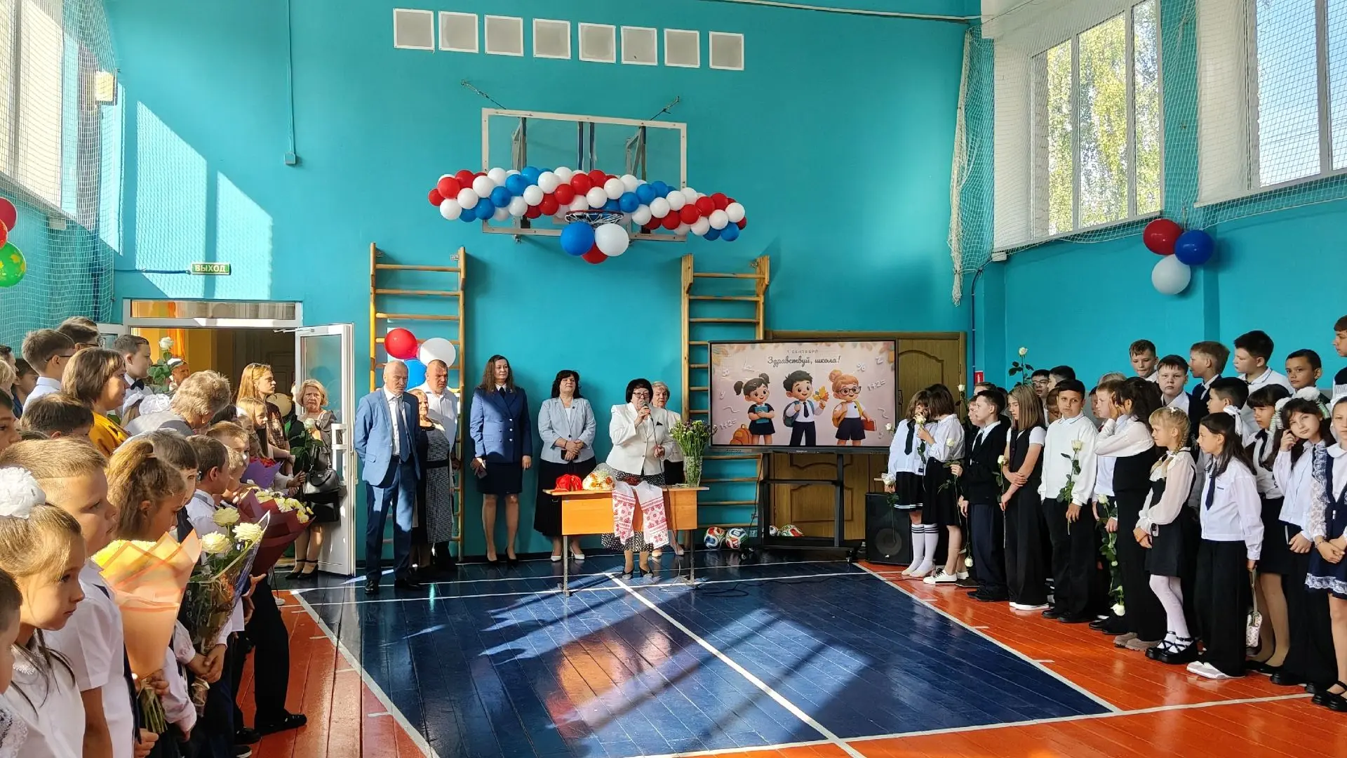 Первый звонок позвал на урок новых учеников нашей школы!