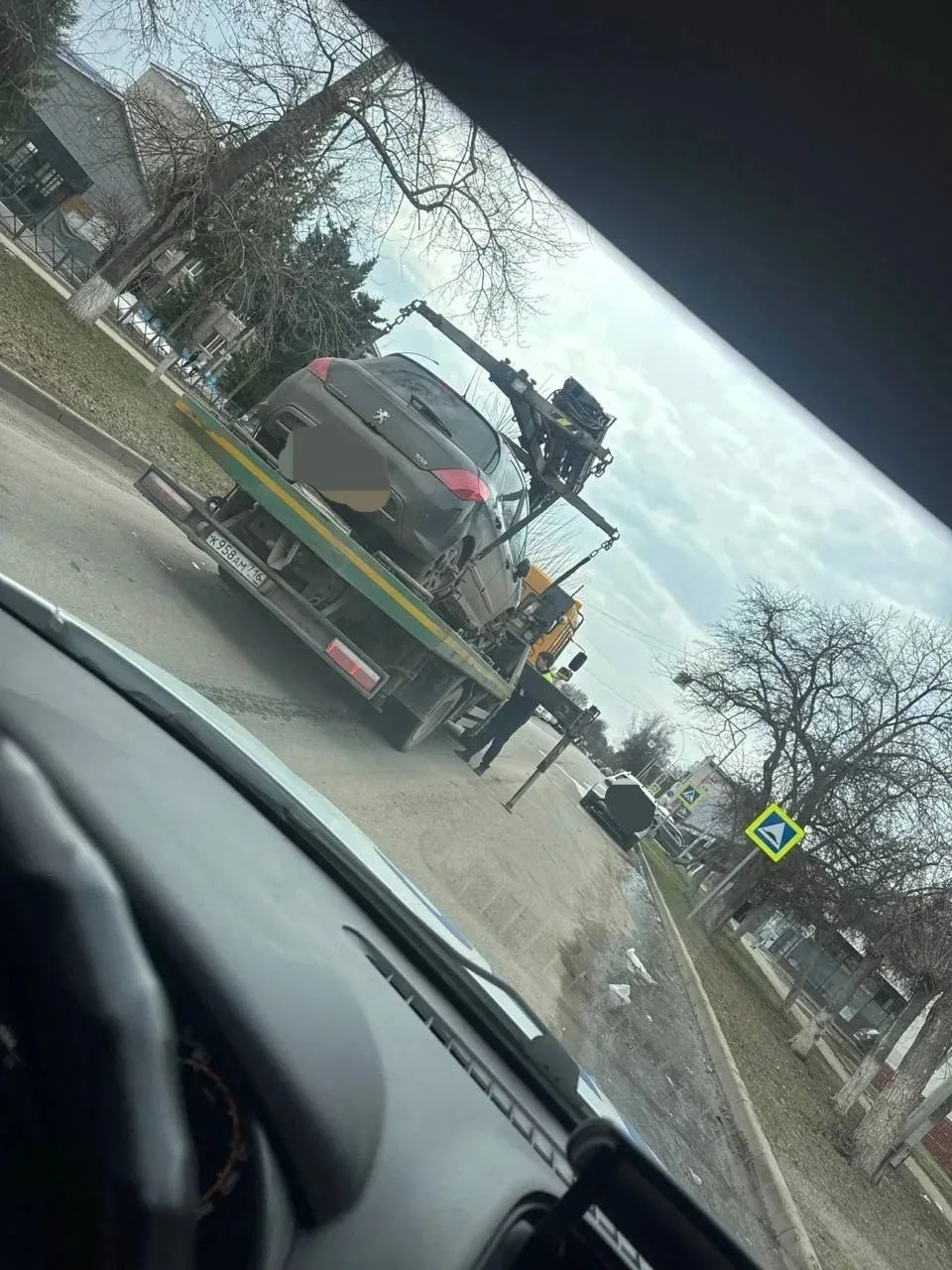 🚔 В Лениногорске эвакуировали четыре машины за неправильную парковку  Госавтоинспекция Лениногорска 