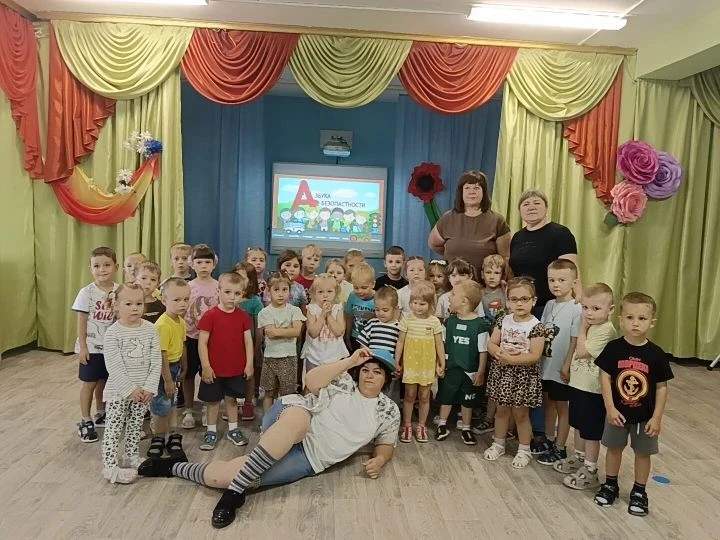 🚦🛟🚑🚒🚓Сегодня в нашем саду прошла мероприятие «Азбука безопасности»! Вместе с героем Почемучкой 
