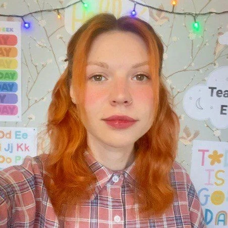 Hello everyone! Меня зовут Елизавета, я репетитор английского языка для детей 3–15 лет.