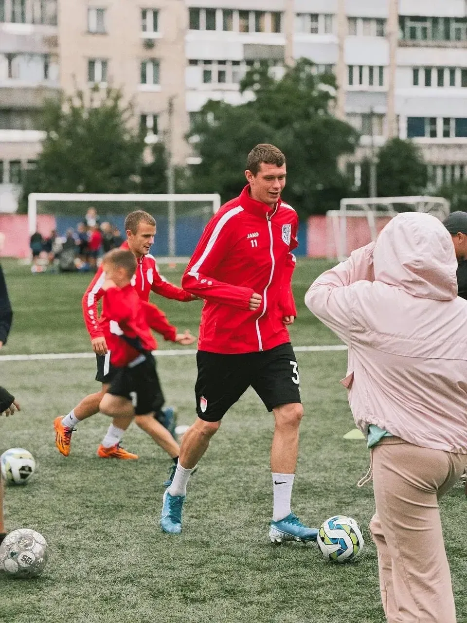 ⚽ Профессиональные футболисты «Искры» провели мастер-класс в ЦСКА/Смоленск

На стадионе филиала ЦСКА