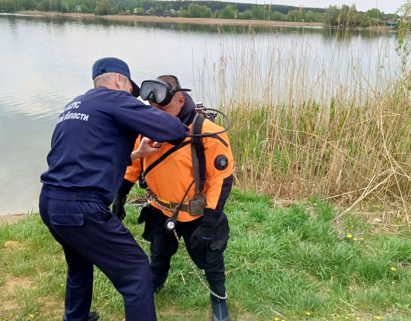 🤿Спасатели проводят водолазное обследование мест отдыха на водоемах Орловской области  Сотрудники по
