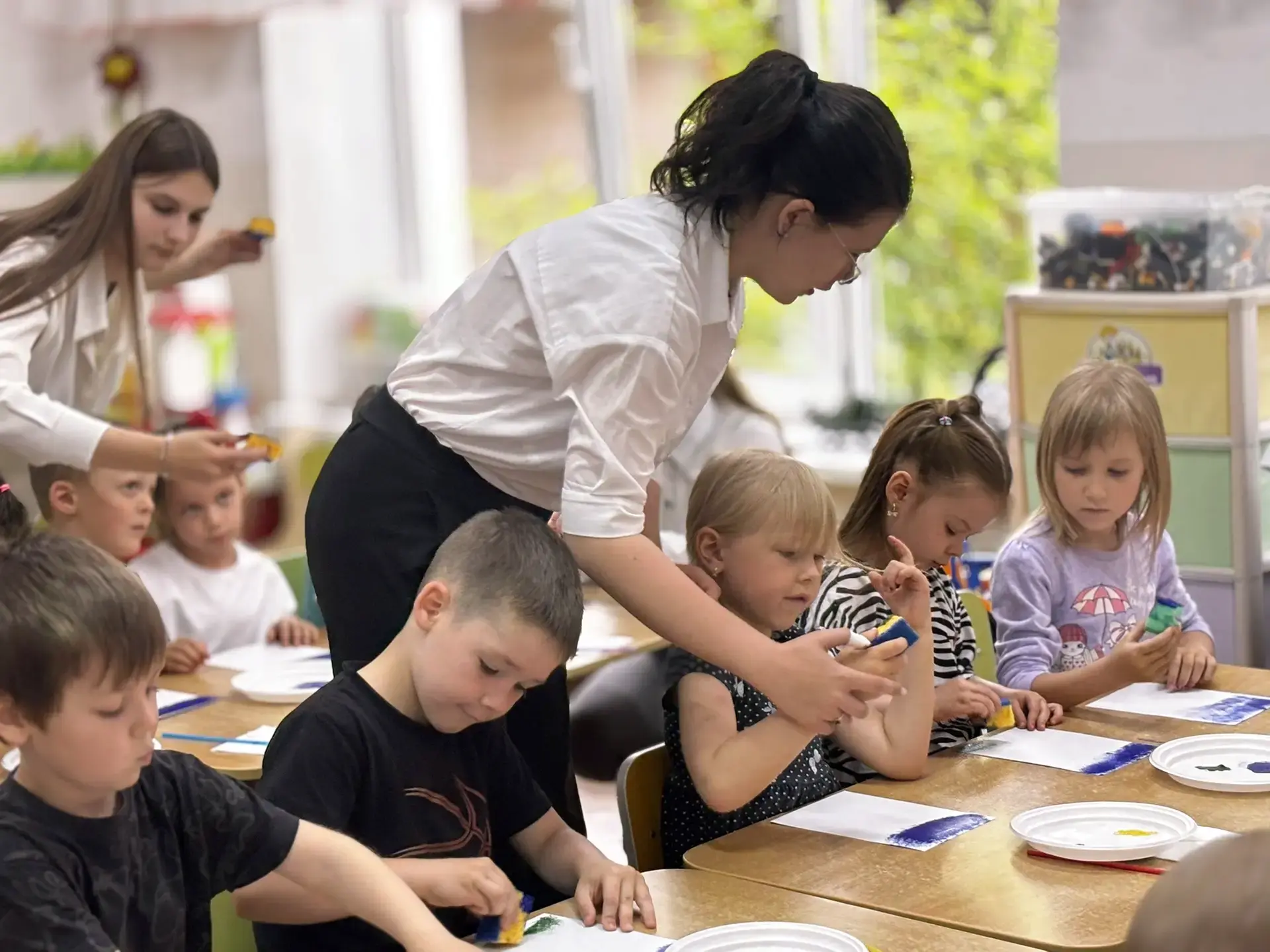 Волшебный мир детства в МБДОУ №10!  Студенты колледжа НГГТИ организовали для воспитанников детского 