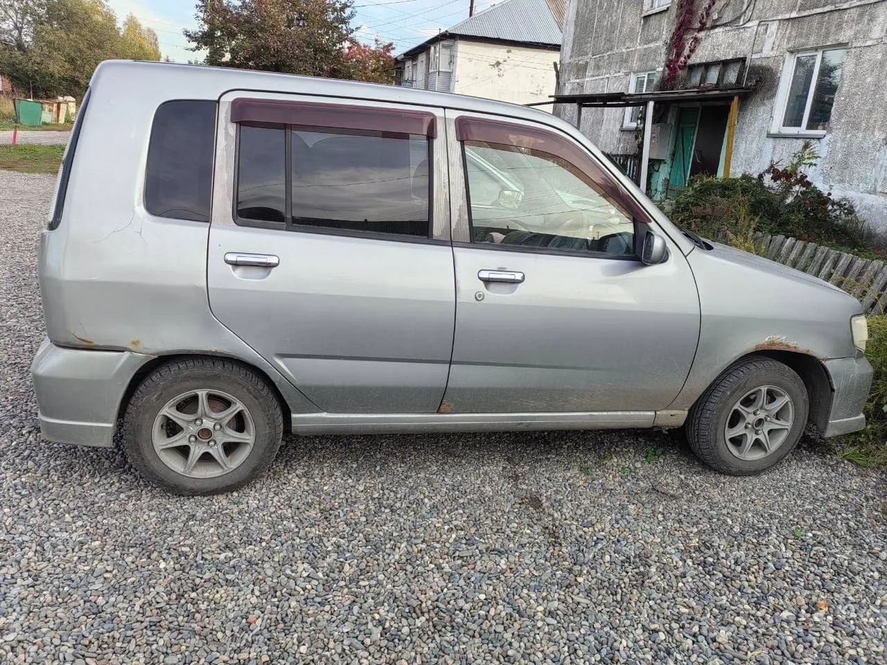 🚗 Nissan Cube — 2001 год — Бийск