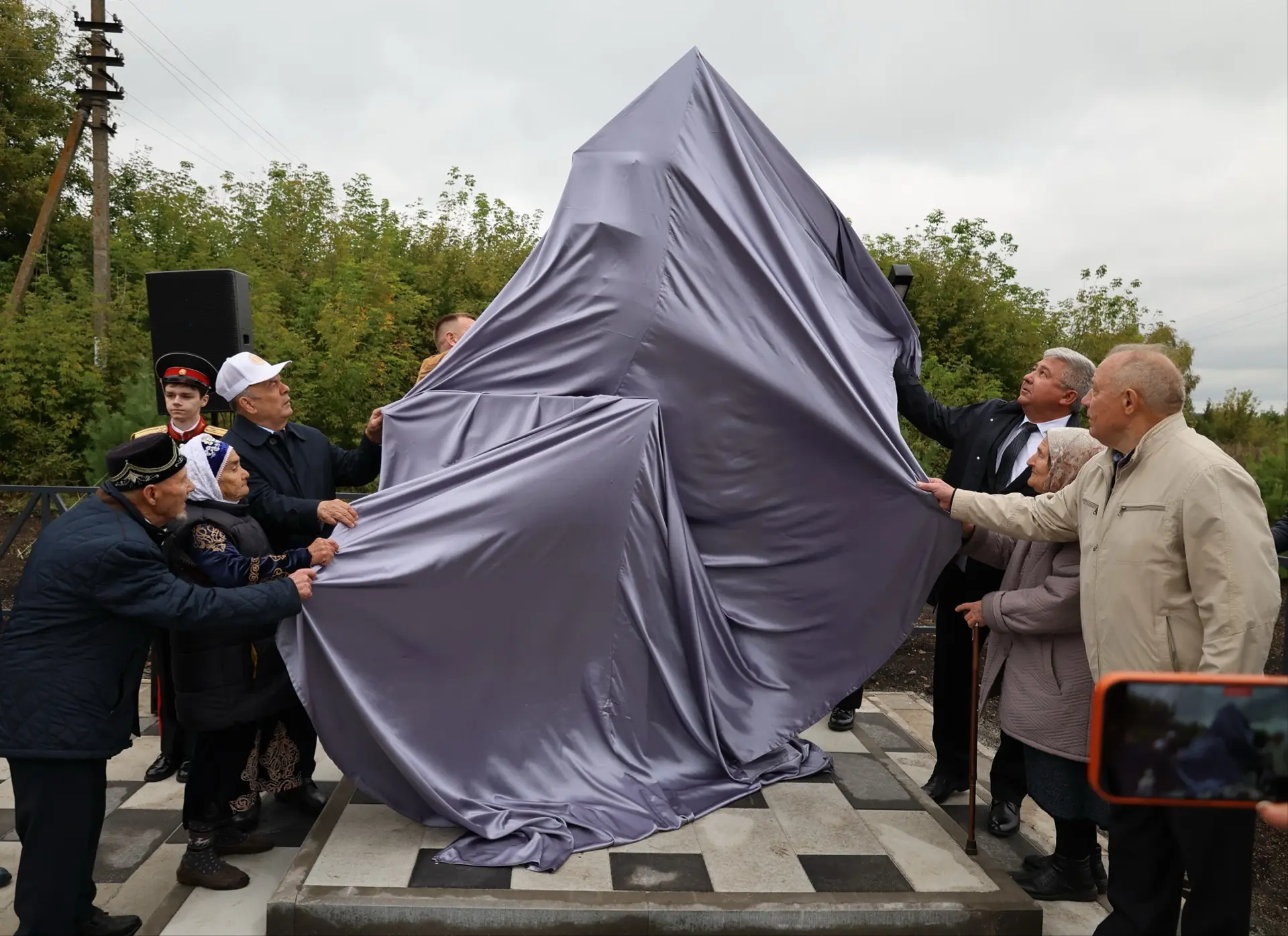 В селе Русское Азелеево открыли Сквер памяти