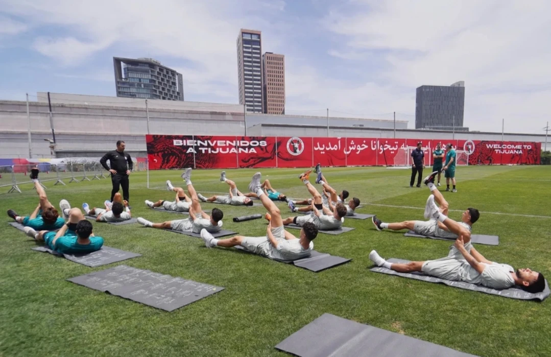 ⚽🇮🇷 Переезд ради безопасности 🇲🇽🤝

🇳🇱 Нидерланды — NRS

Сборная Ирана по футболу перенесла