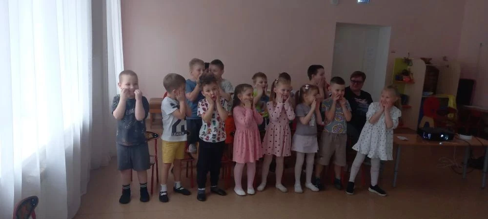 В старшей группе прошло музыкально-тематическое занятие посвященное Дню Космонавтики.