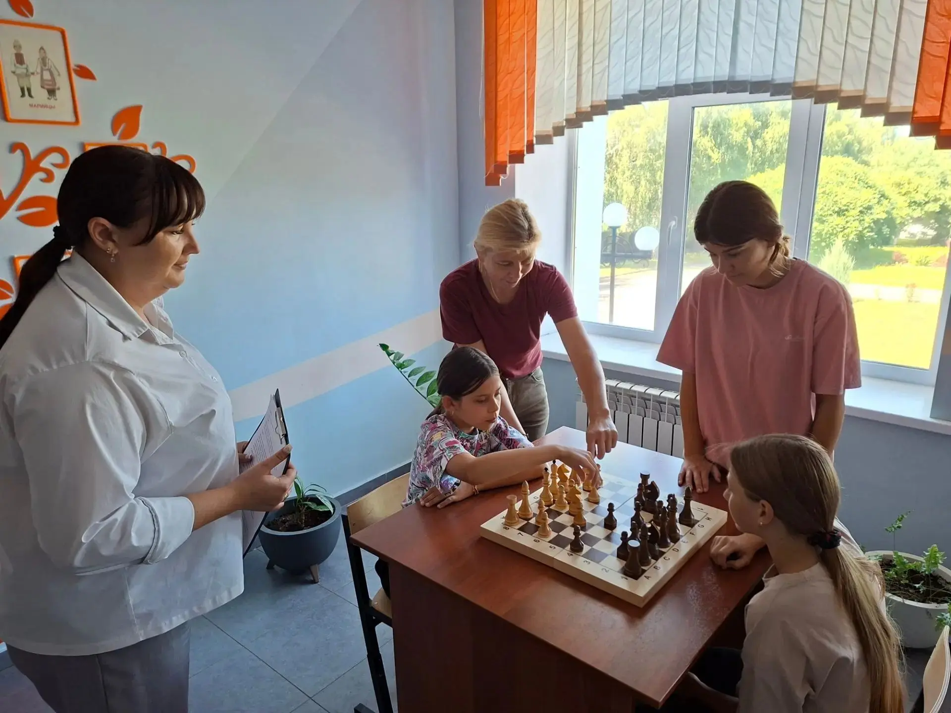 Сегодня стены Крюковского Дома культуры наполнились напряженным молчанием и звуками щел...