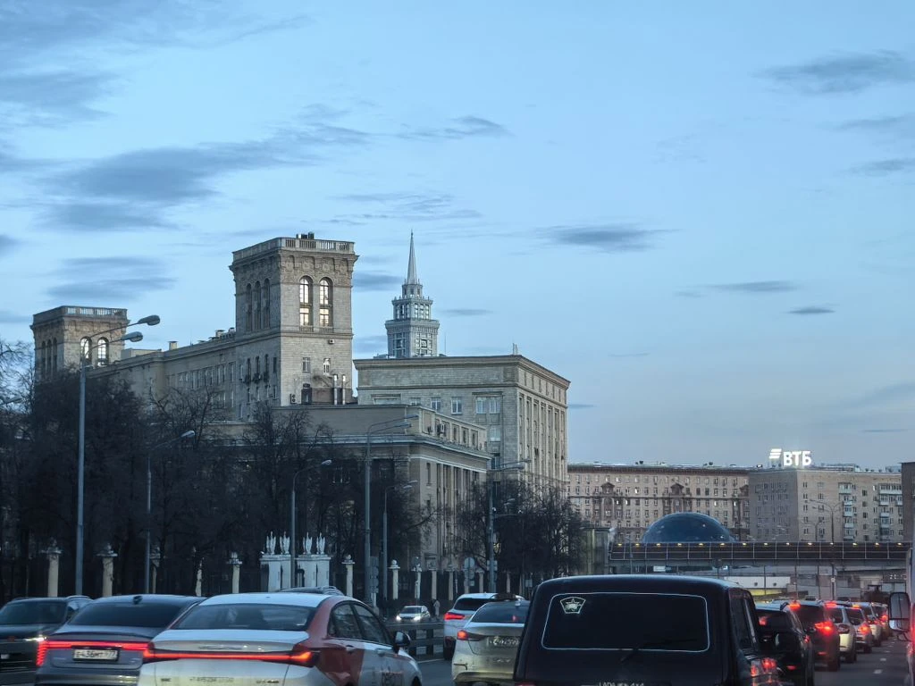 🚘 Сокол - одна из худших развязок в Москве. Жесткая пробка здесь - это почти неизбежно...