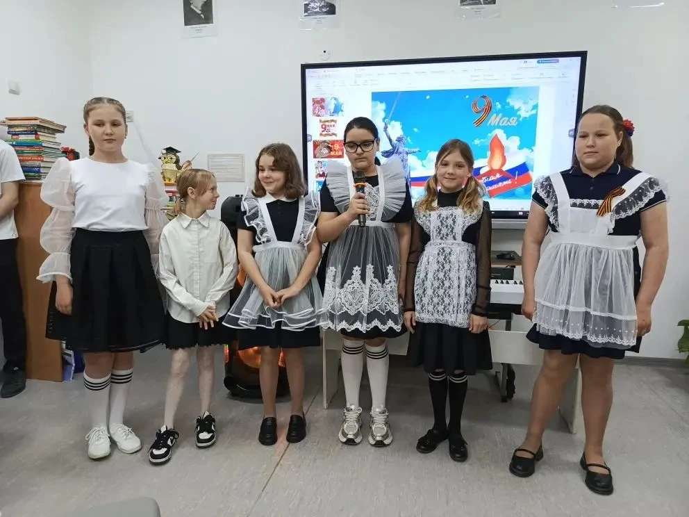 8 мая в школьной библиотеке МБОУ СОШ 3 прозвучали "Стихи и песни Великого подвига"! Вот и прошел зам