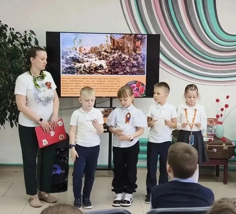 🏤📚УЧАЩИЕСЯ ШКОЛЫ ПОСЕТИЛИ БИБЛИОТЕКУ – ФИЛИАЛ №7📚🏤  6 мая 2026 года, в преддверии празднования Дня П