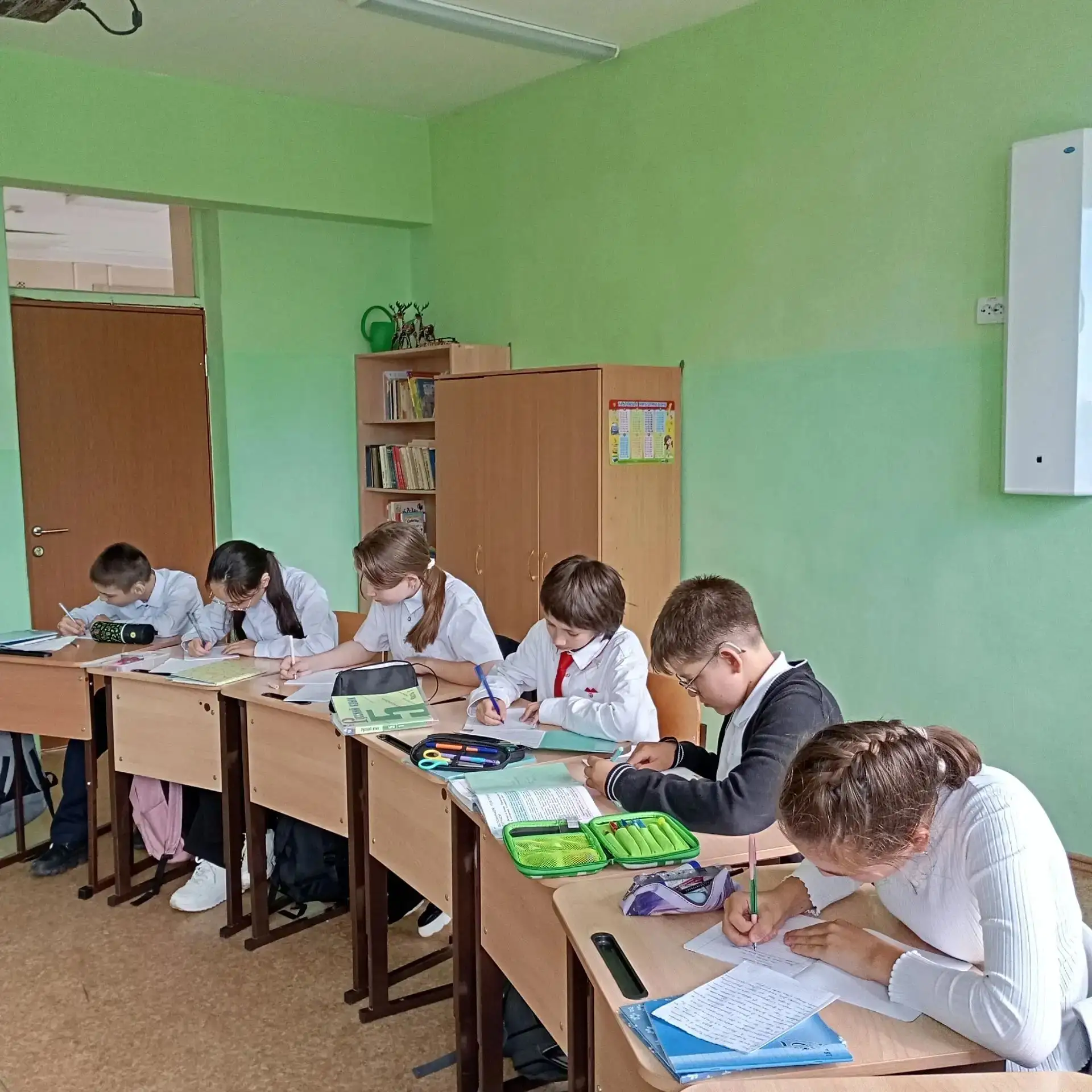 📚Первые дни сентября — и в классах снова пахнет мелом, тетрадями и лёгким волнением. О...