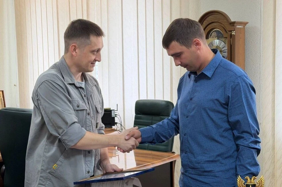 ⚡️ В Донецке наградили водителя автобуса, спасшего пассажиров