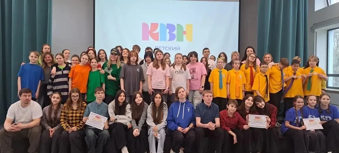 🎭 Гран-при на фестивале «Детский КВН ЗАО»! 🏆😂  💥Для учеников нашей школы каникулы вместе с советнико