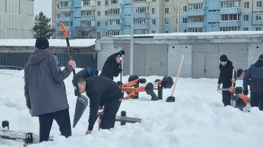 Снежный десант"- наша  замечательная традиция! Это очень значимо в период активного схода снега. Это
