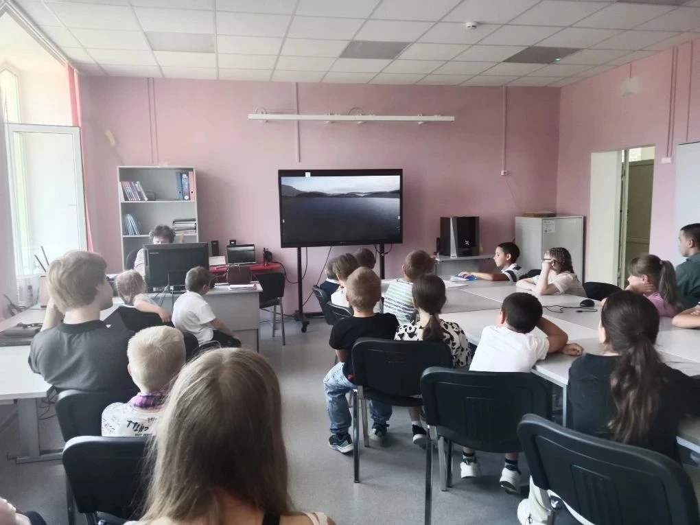 🌟 **День, полный открытий и патриотизма: как прошли мероприятия в пришкольном лагере «Орлята России
