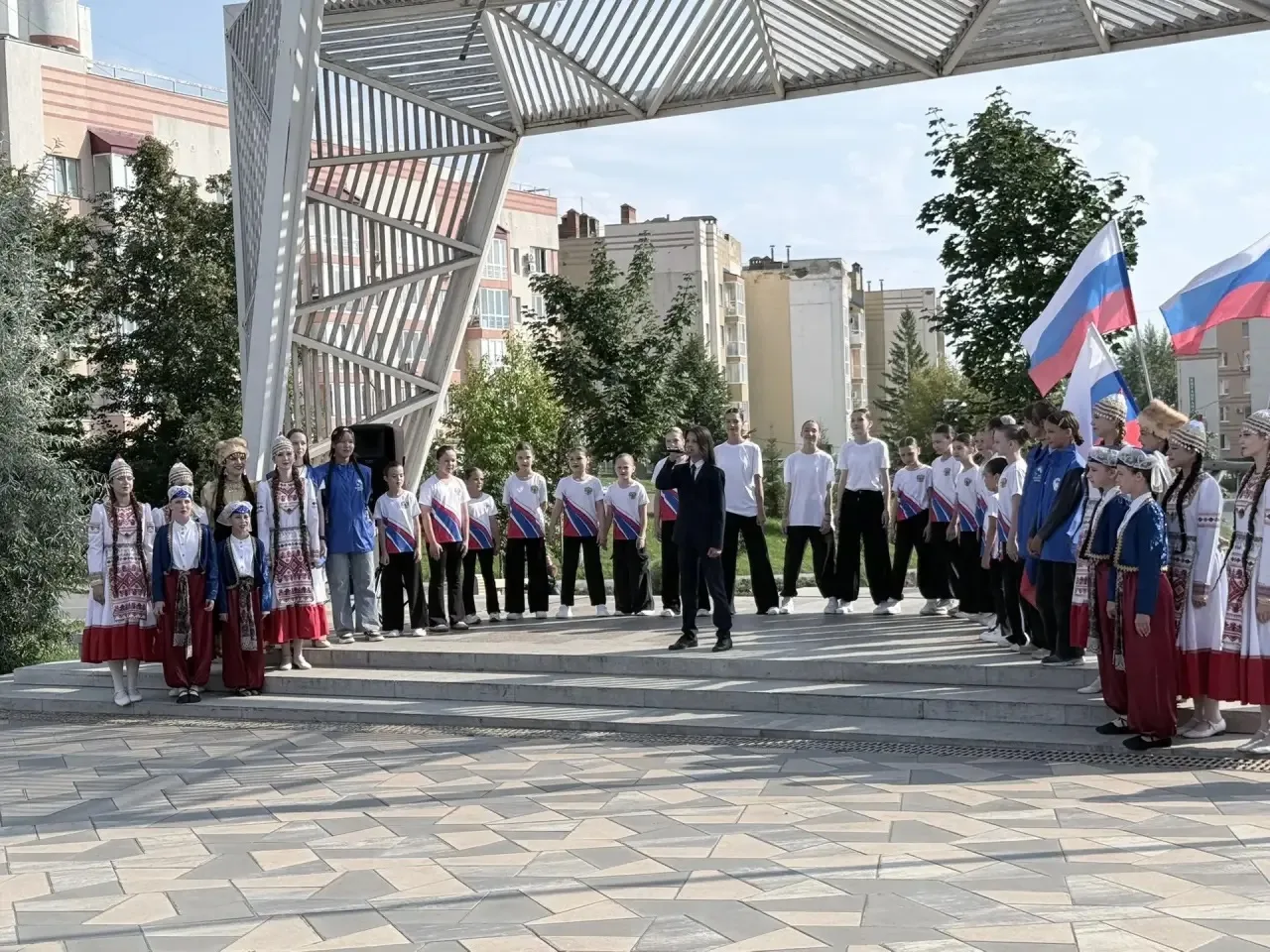 Сегодня в преддверии Дня Государственного флага Российской Федерации провели патриотиче...