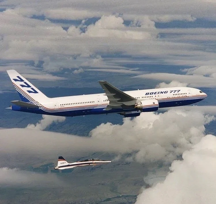 ✈️ 12 июня 1994 года свой первый полет совершил один из флагманов мировой гражданской авиации — Boei