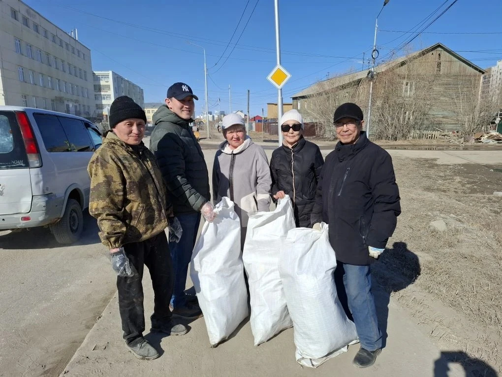 🎯 24 апреля коллектив педагогов и сотрудников школы принял участие в республиканском субботнике по с