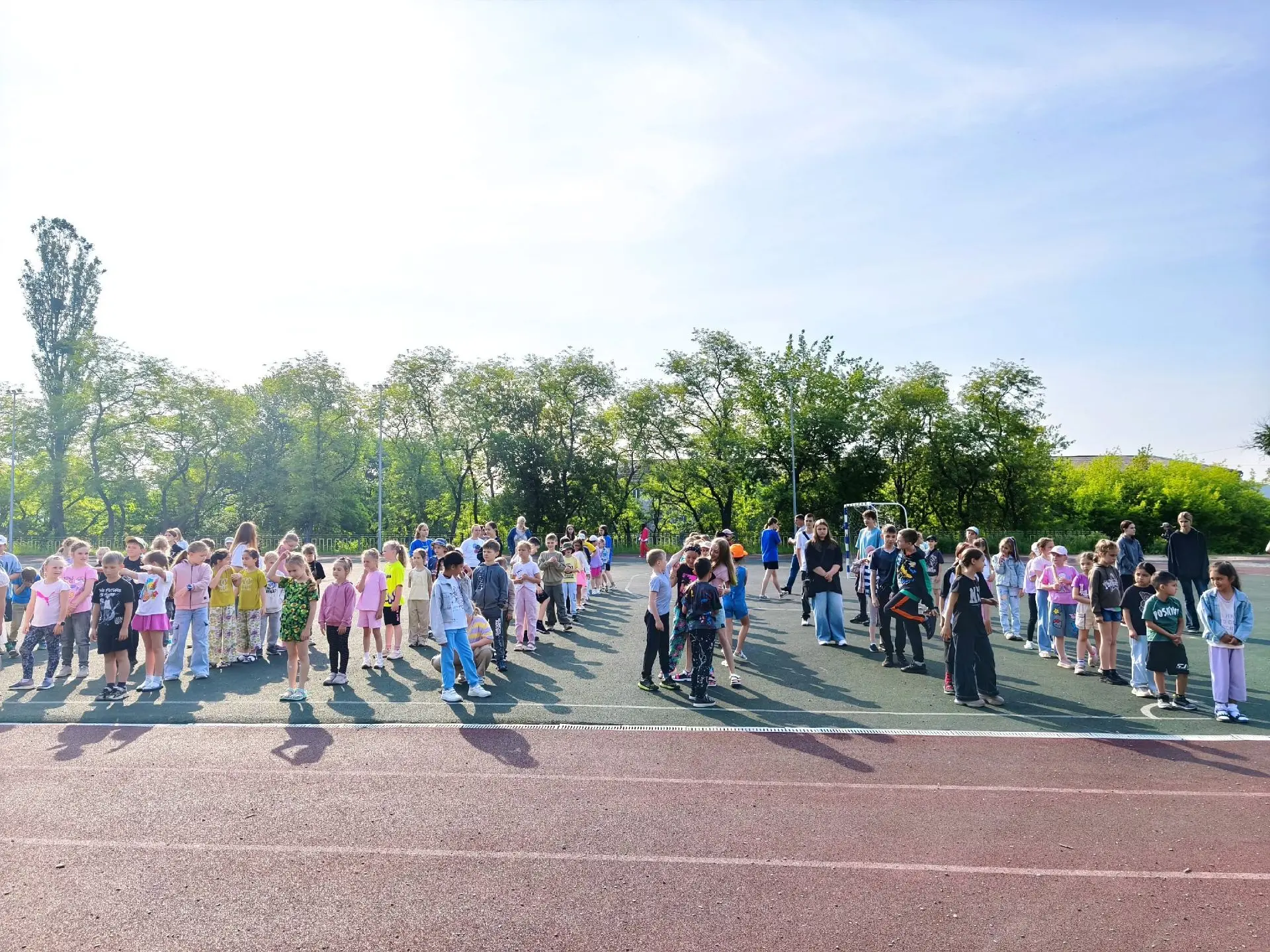 ☀️10 день лагеря: Лёд, огонь и безопасность на воде!

День начался как обычно — с бодрой утренней за