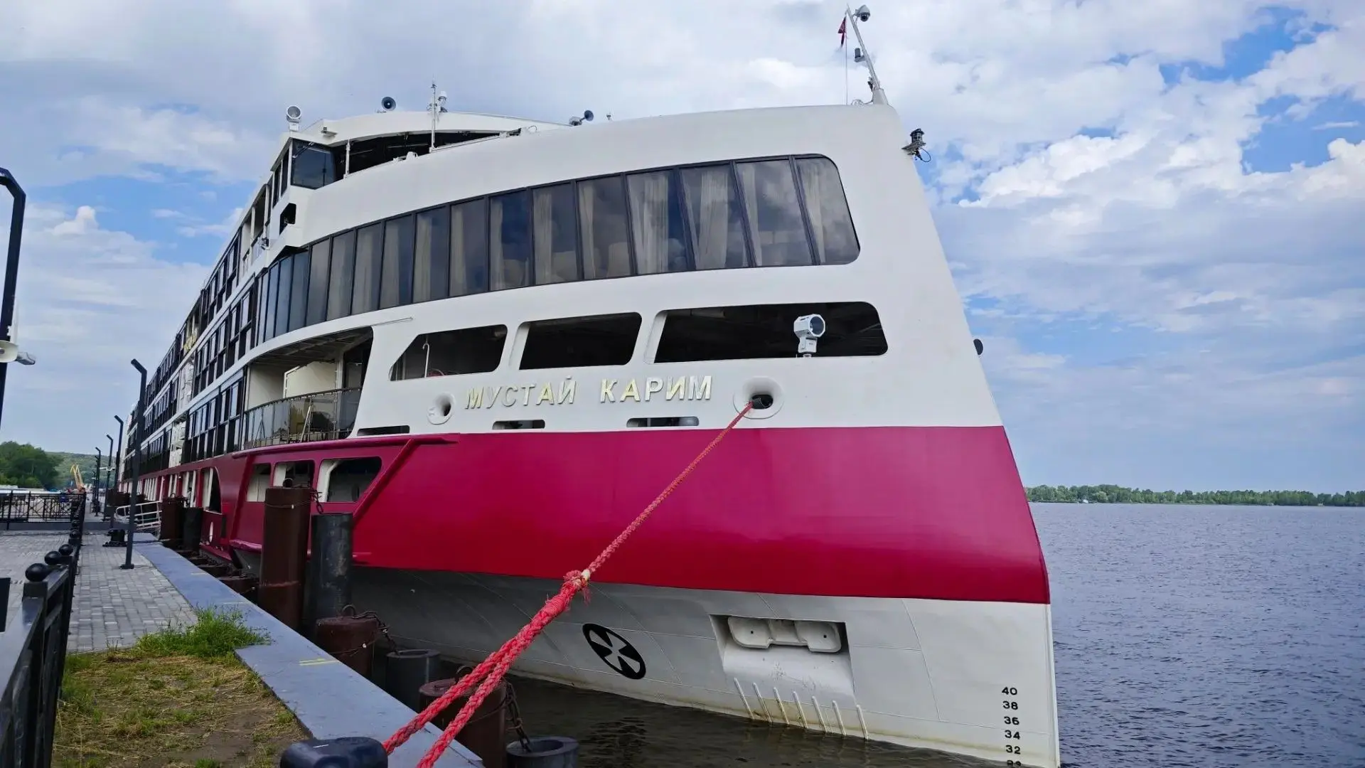 🚢Сегодня Чистополь встретил роскошный суперлайнер «Мустай Карим»
