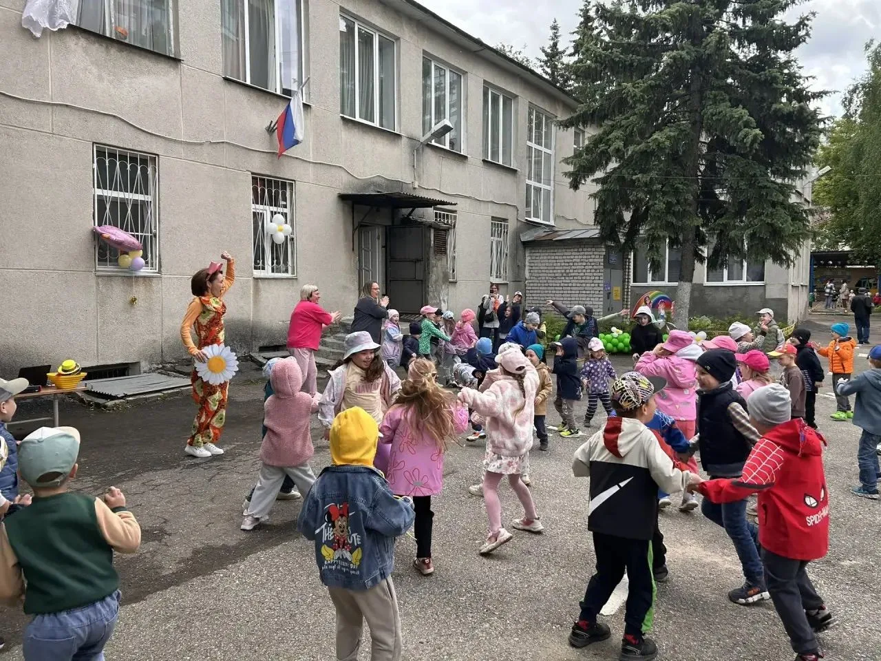 🎈"День защиты детей: радость, движение и летнее настроение"🎈
Сегодня в дошкольном учреждении прошл