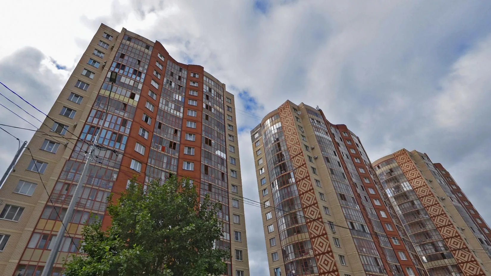 «Дом рассыпается из-за влажности»: жители новостройки в Мурино — о плесени и протечках