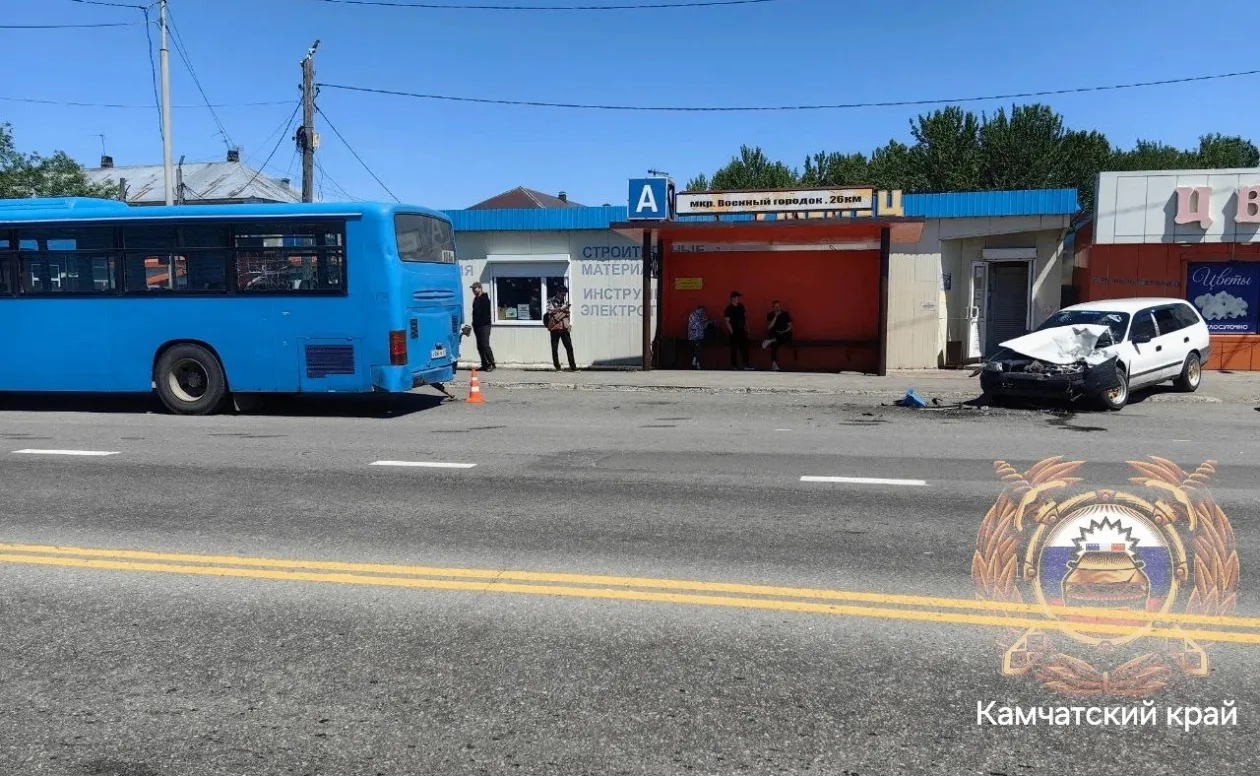 Пассажирка пострадала при столкновении легковушки с автобусом на Камчатке

ДТП в Елизовском районе Г