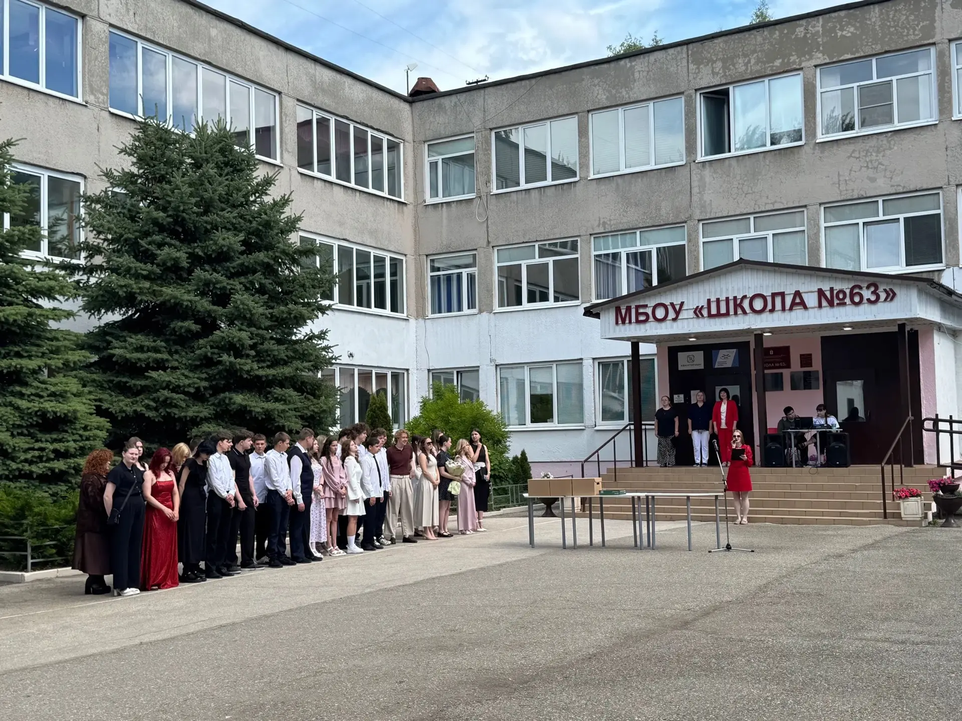 🔸Сегодня особенный день! 🎓

🔸В нашей школе царила торжественная и немного трогательная атмосфера.