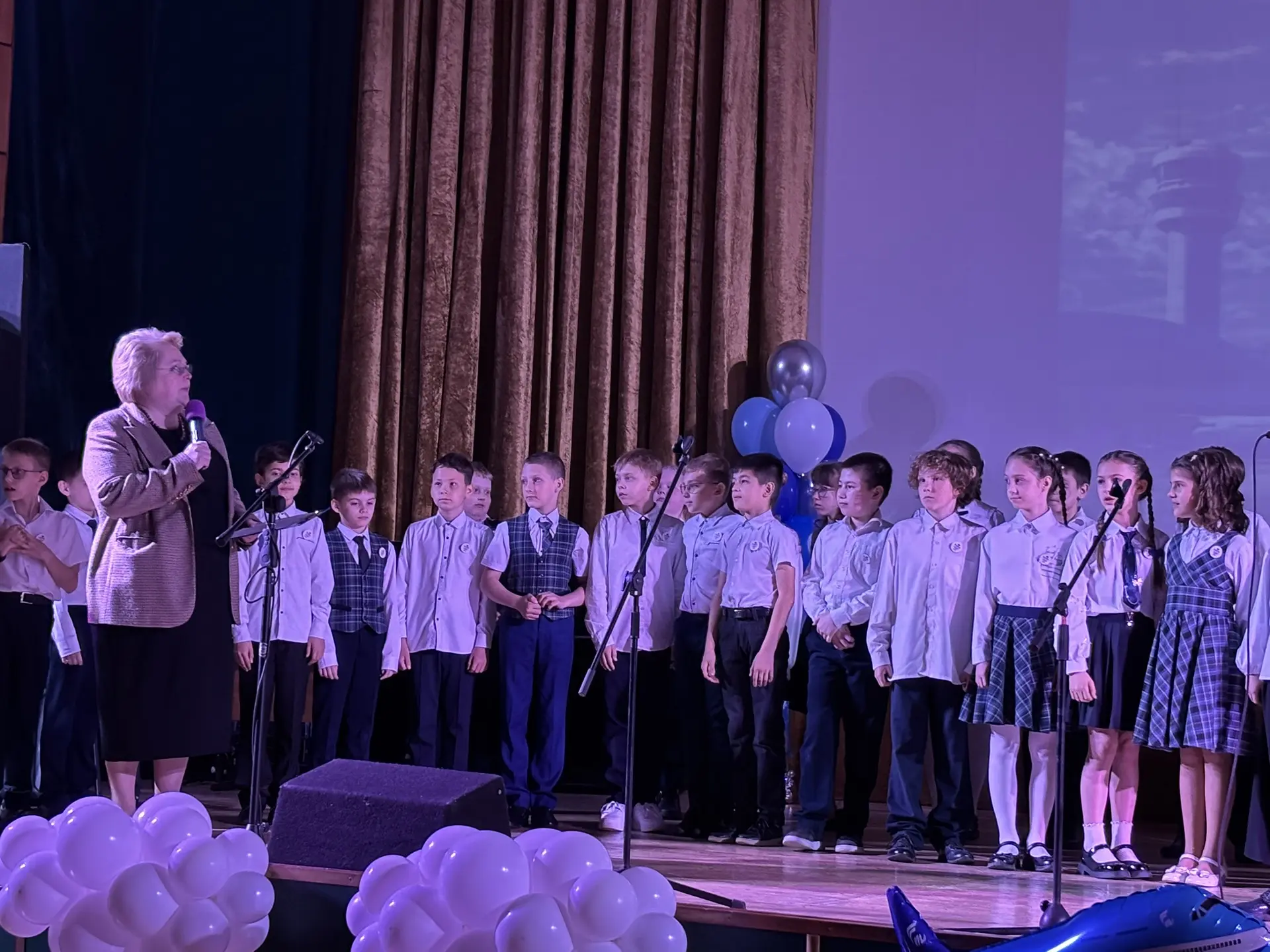 🎓 Полет к новым знаниям: как наши четвероклассники перешли в 5 класс!
