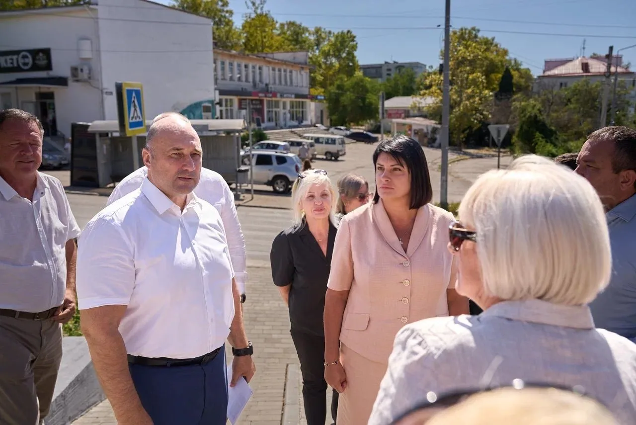 ▶️ Сквер на улице Генерала Жидилова постепенно становится полноценным местом отдыха для...