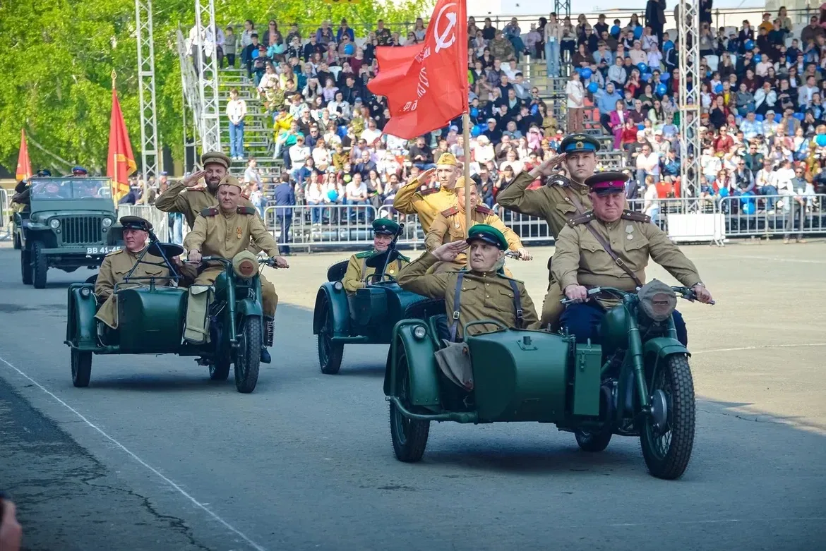На главной площади Оренбурга прошло торжественное мероприятие в честь 81-й годовщины Победы в Велико