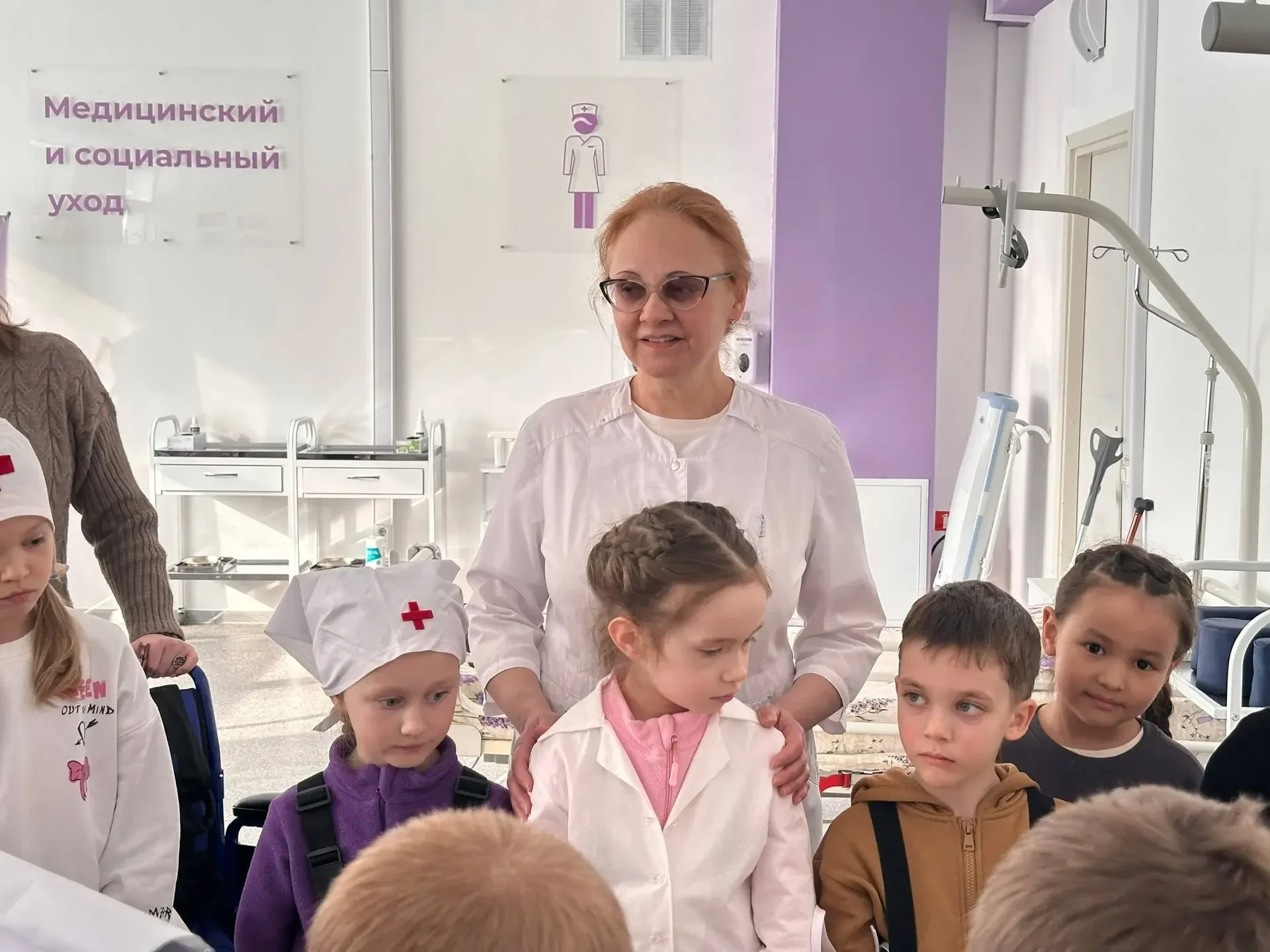 🩺 Любовь к медицине формируем с младых ногтей!  👩‍⚕ Маленькие гости - воспитанники детского сада "Ро