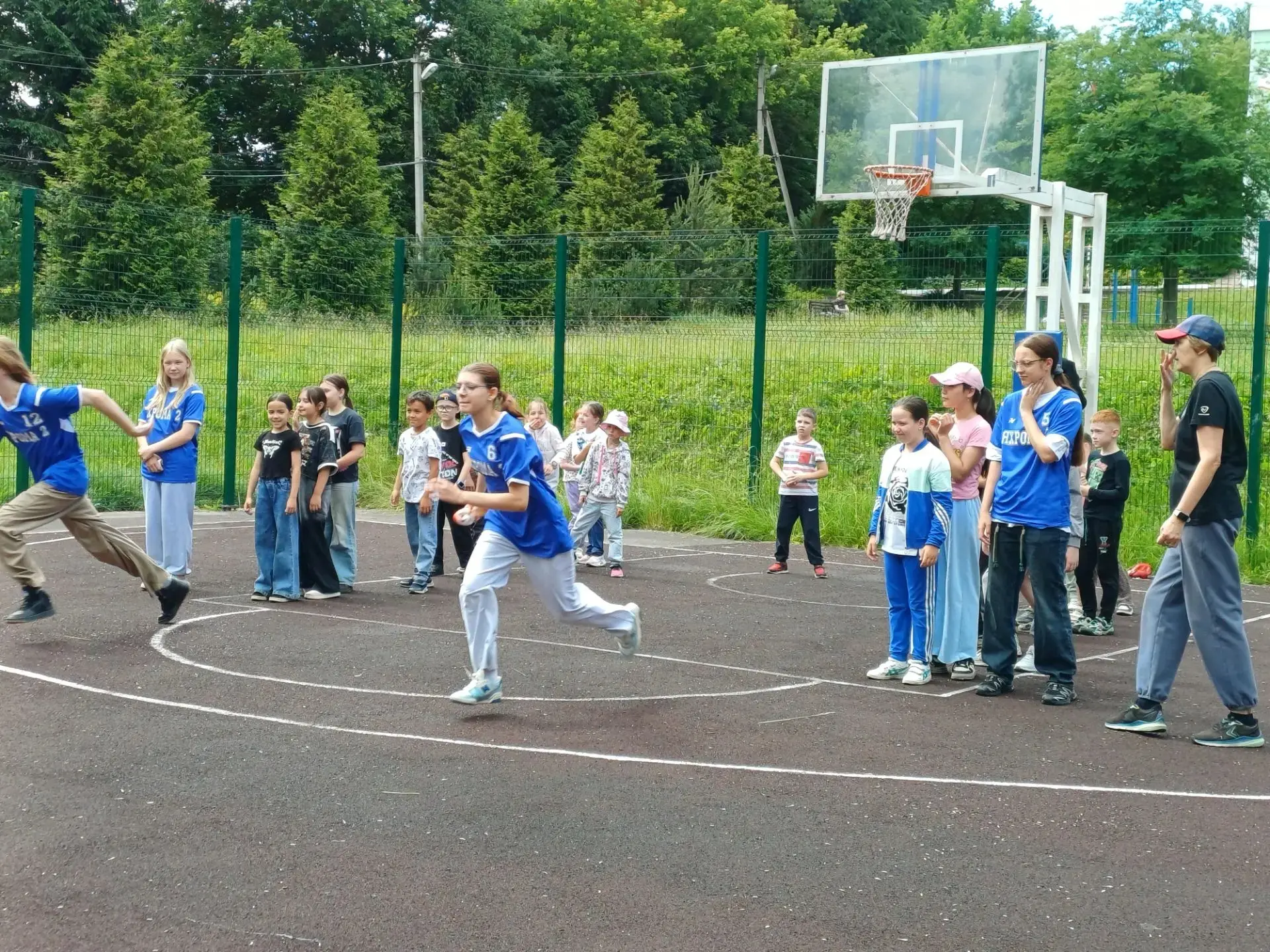 ☀️ 19 июня в летнем лагере «Радуга» (Яхромская СОШ №2) прошёл спортивный день!
К ребятам пришли пред