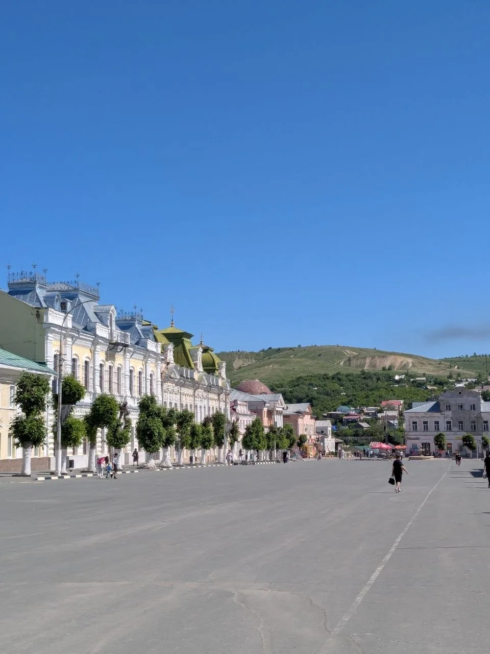 Есть здесь любители открывать для себя маленькие уютные городки? 🥰