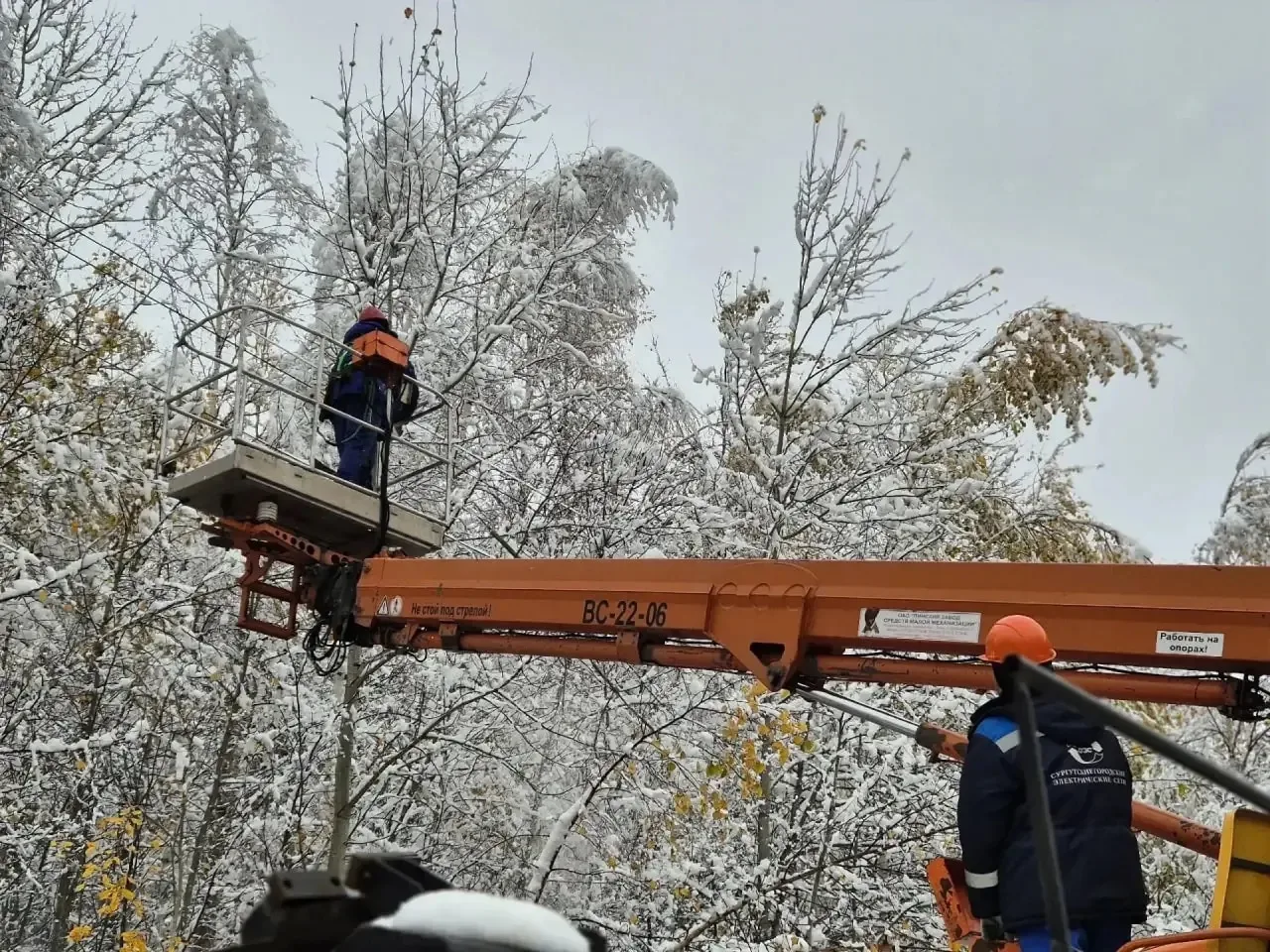 👍 В Сургуте полностью восстановили электроснабжение после снегопада