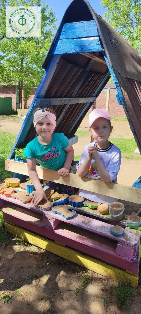 Прогулки в старшей группе в тёплую и жаркую погоду – это не только возможность для акти...