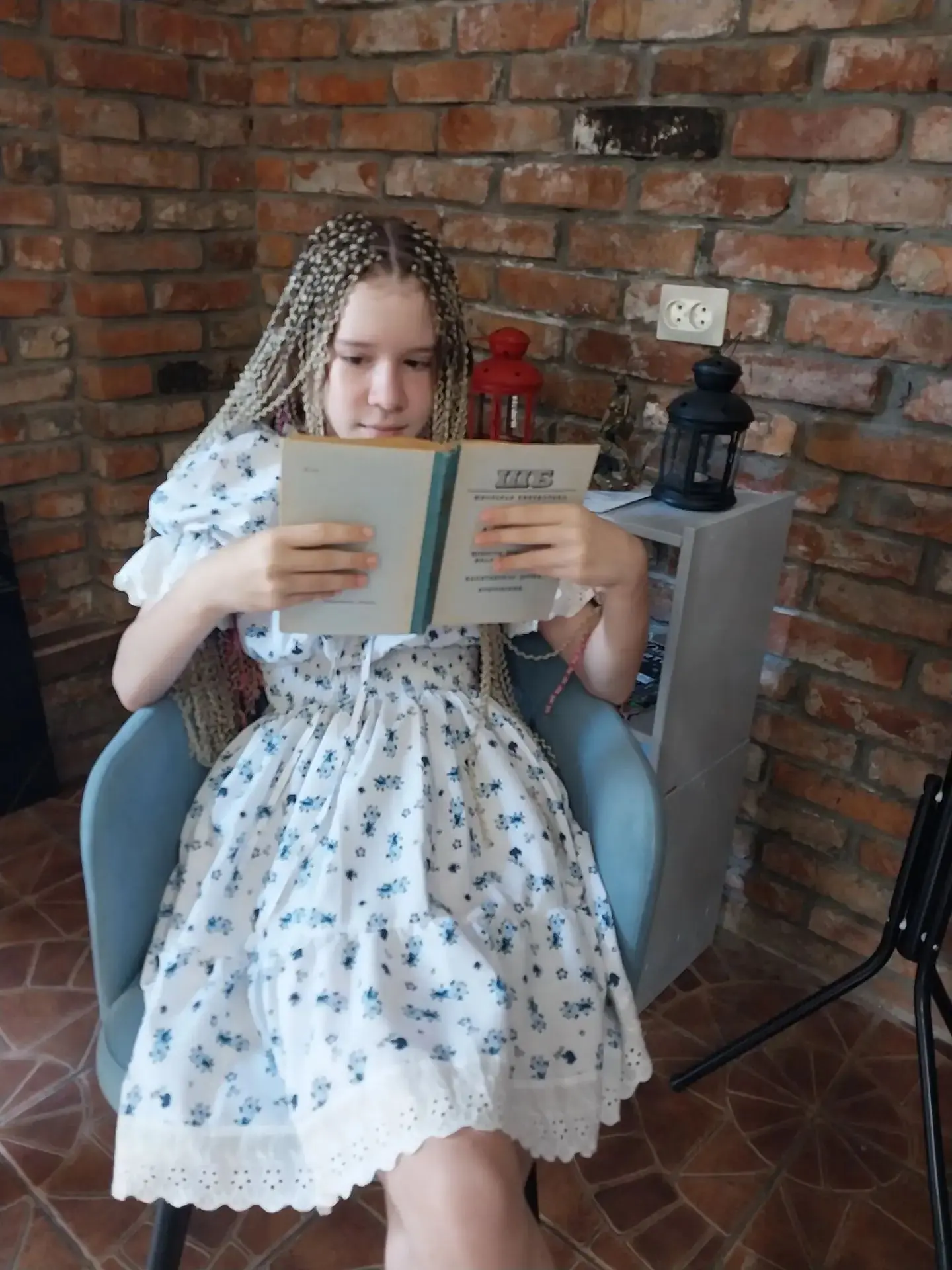 Каникулы с книгой летний фото-челлендж! 

Солнце, море, лето, пляж...но и  в эти моменты можно найти