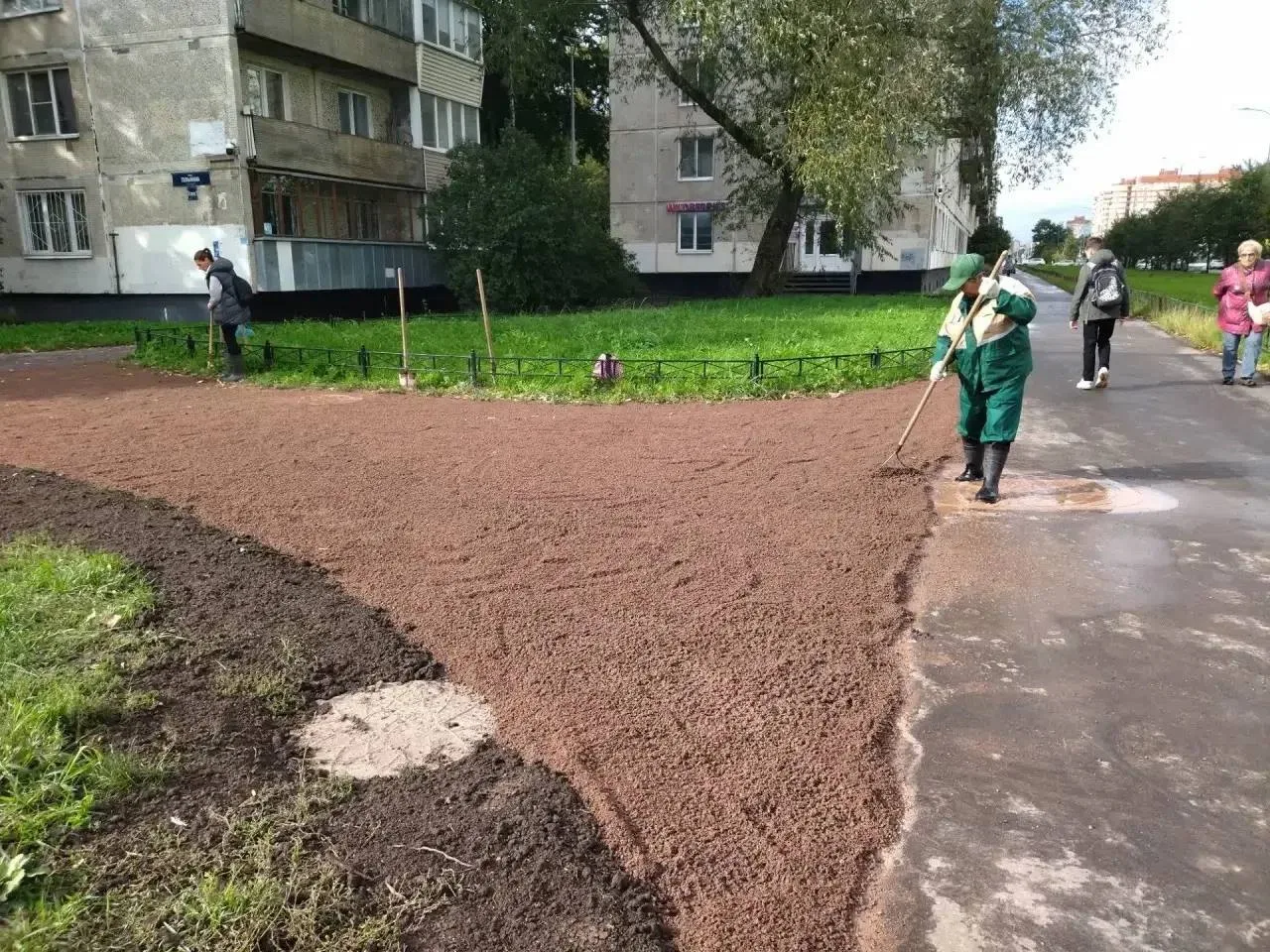 🪏Продолжаются работы по благоустройству на ул. Тельмана