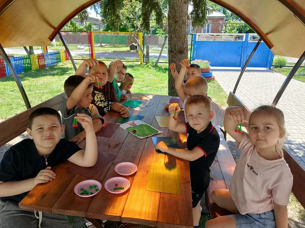 🌈"МУЛЬТИ-ПУЛЬТИ"
☀️В рамках познавательной прогулки ребята с большим интересом изучали окружающий м